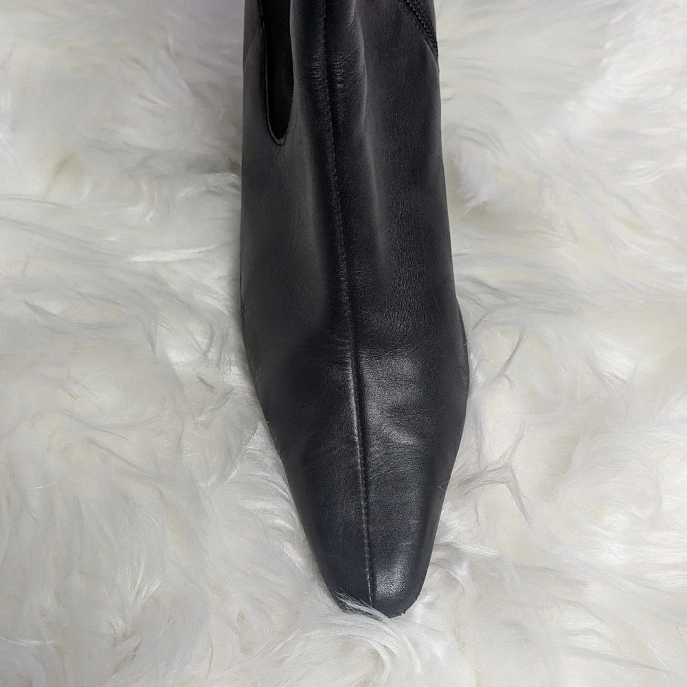 Black Leather Pointed Toe Heeled Ankle Booties from Predictions Size 7.5